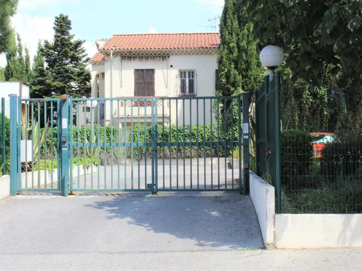 Studio Cosy Avec Terrasse Et Parking, A 30M De La Mer, Cagnes-Sur-Mer - Fr-1-252A-56 0*,